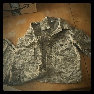 Camo shirt and pants set buttons missing